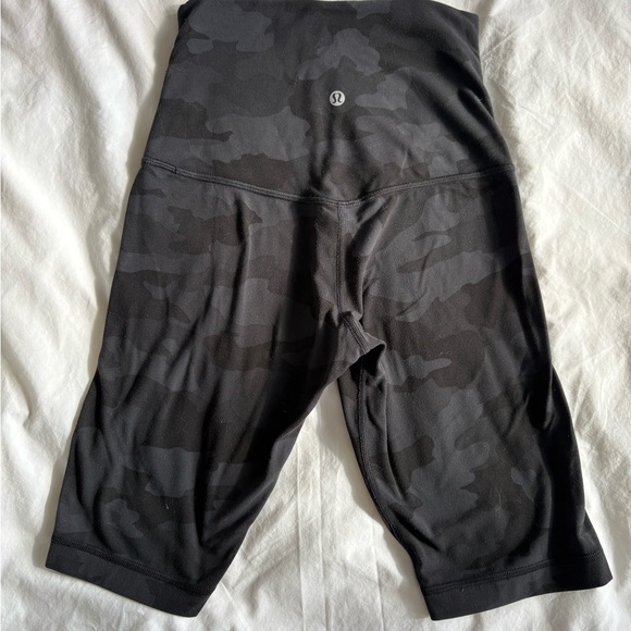 Lulu Lemon Align High Rise Shorts ‘10 Camo | Size 4/ Small - Picture 10 of 10
